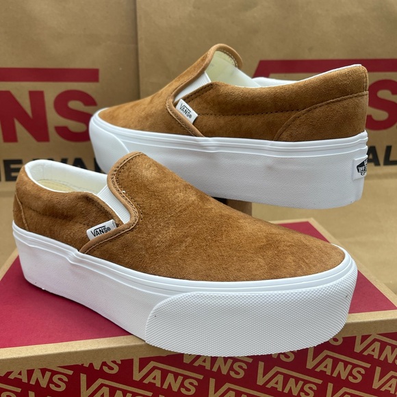 Vans NUBUCK Classic Slip-On Platform Shoe
Stackform Sneakers
Nubuck Chipmunk - Picture 7 of 16